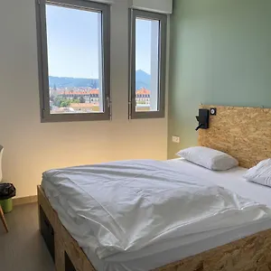  Hostel Hi